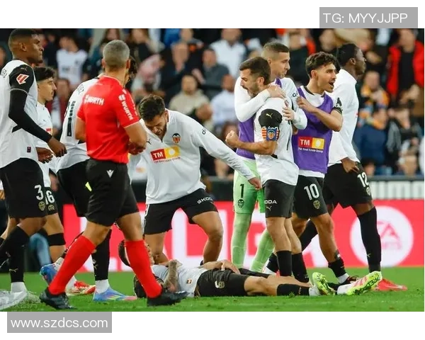 皇马主场迎战瓦伦西亚争夺三分 双方目标各异气氛紧张激烈 皇马主场迎战瓦伦西亚争夺三分 双方目标各异气氛紧张激烈